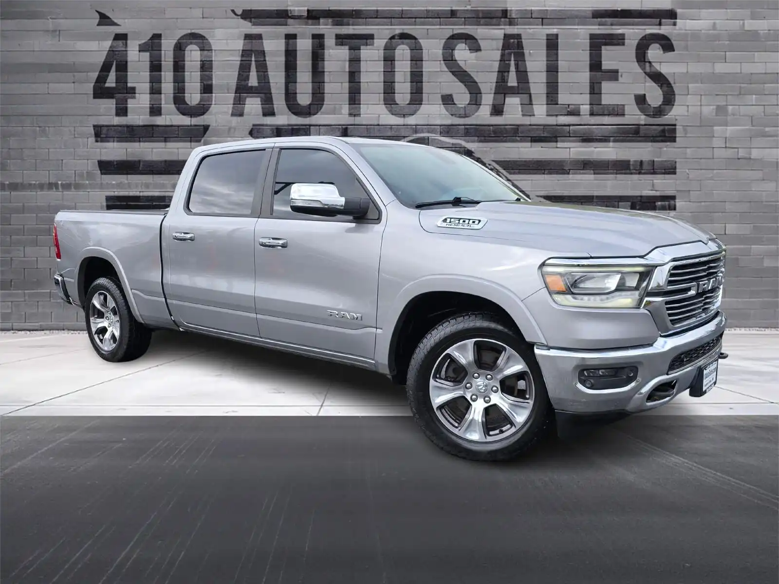 2019 RAM 1500 Laramie 4x4 Crew Cab 6'4's photo