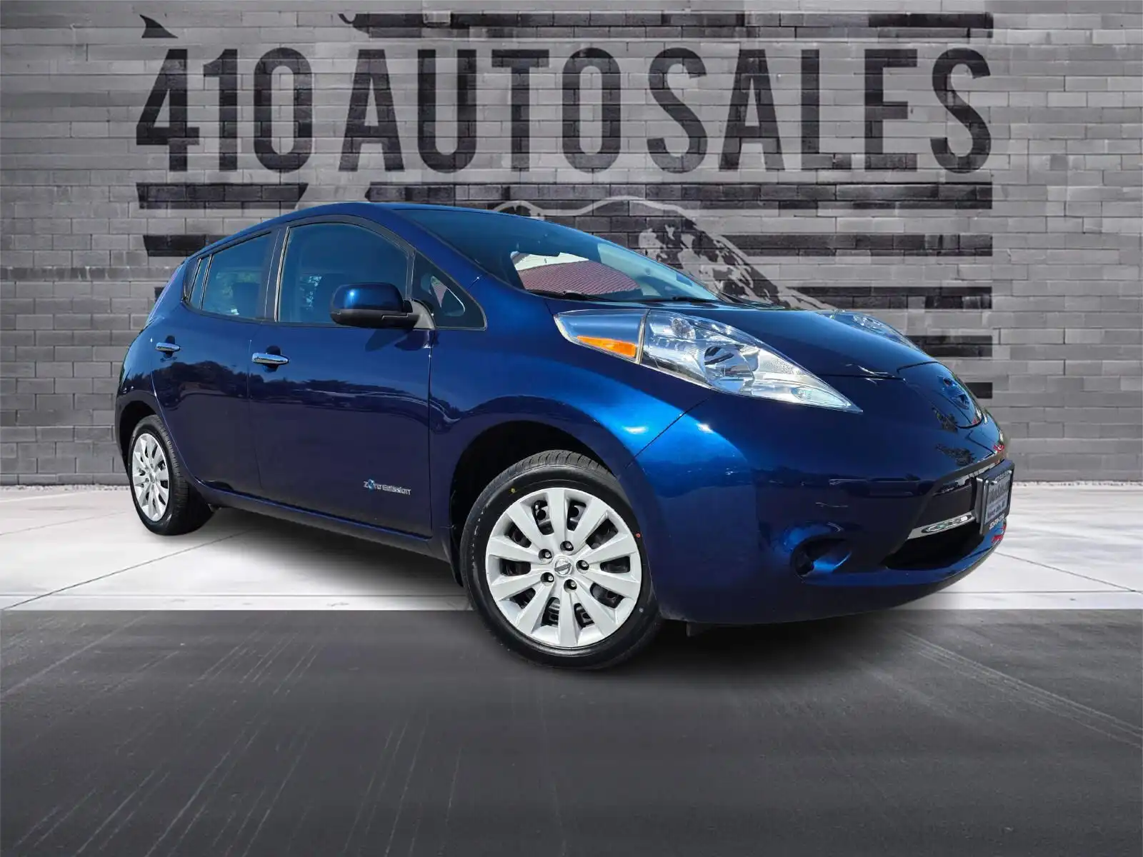 2017 Nissan Leaf S's photo