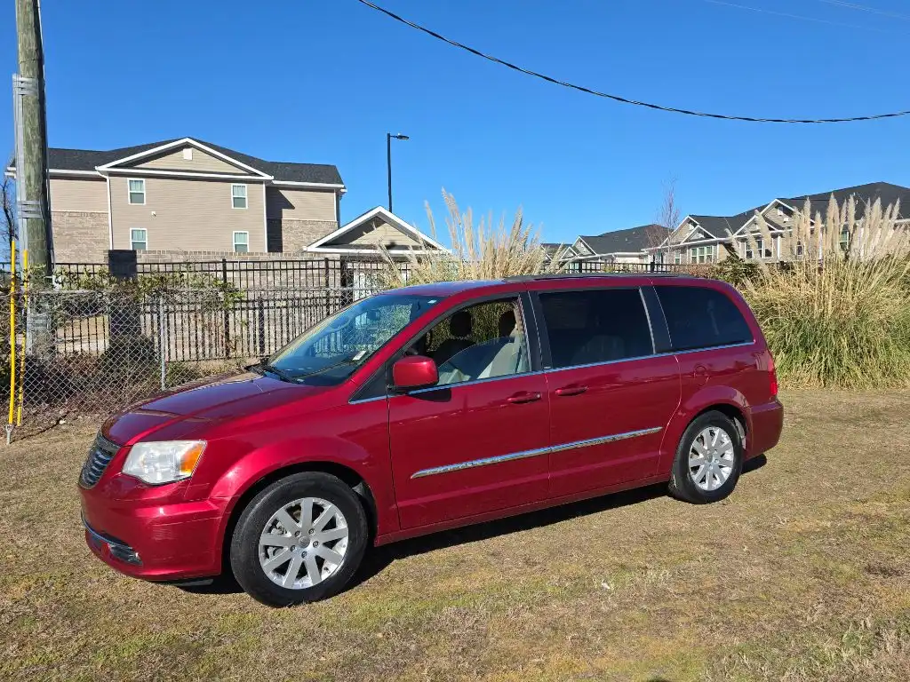 2014 Chrysler Town & Country Touring's photo