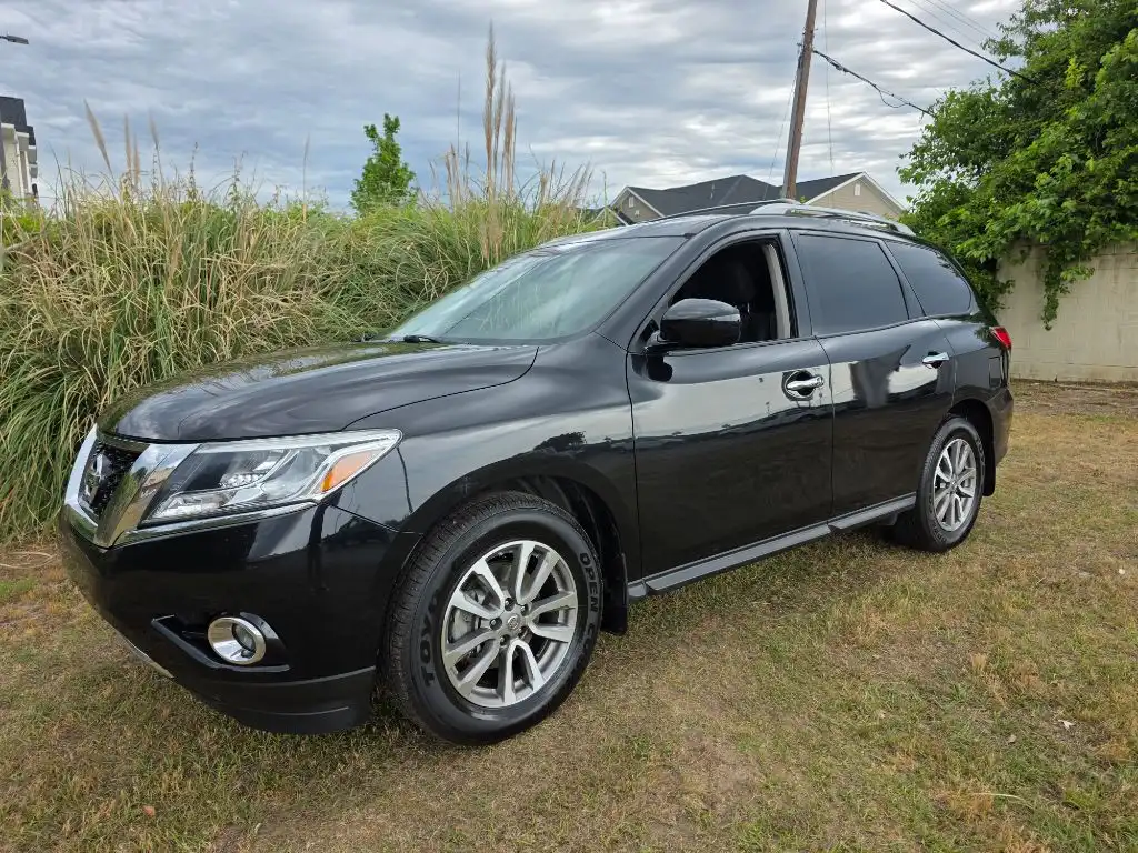 2016 Nissan Pathfinder SV FWD's photo