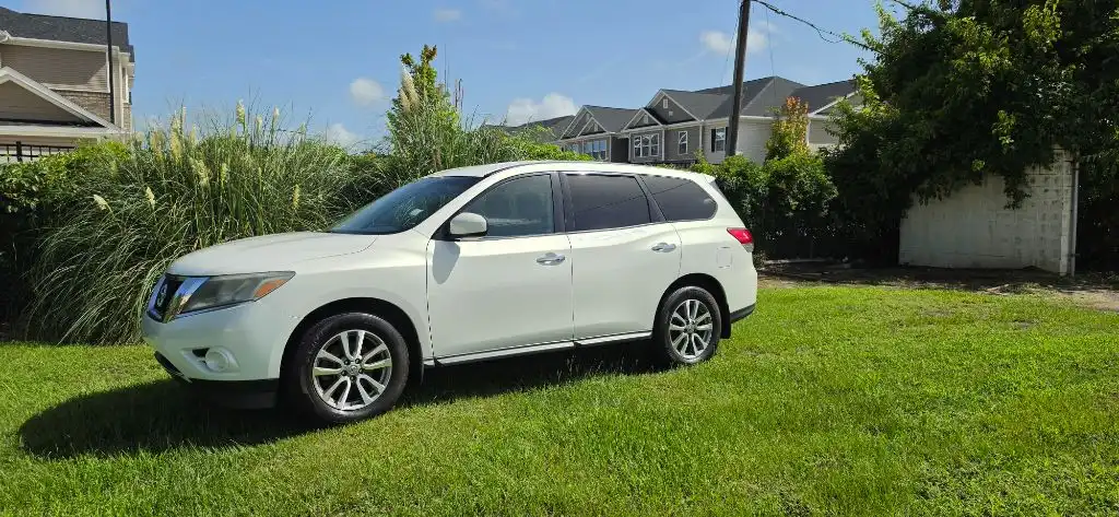 2014 Nissan Pathfinder S FWD's photo
