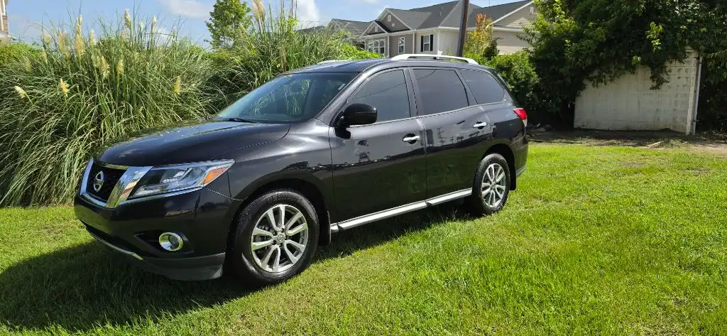 2016 Nissan Pathfinder SV FWD's photo