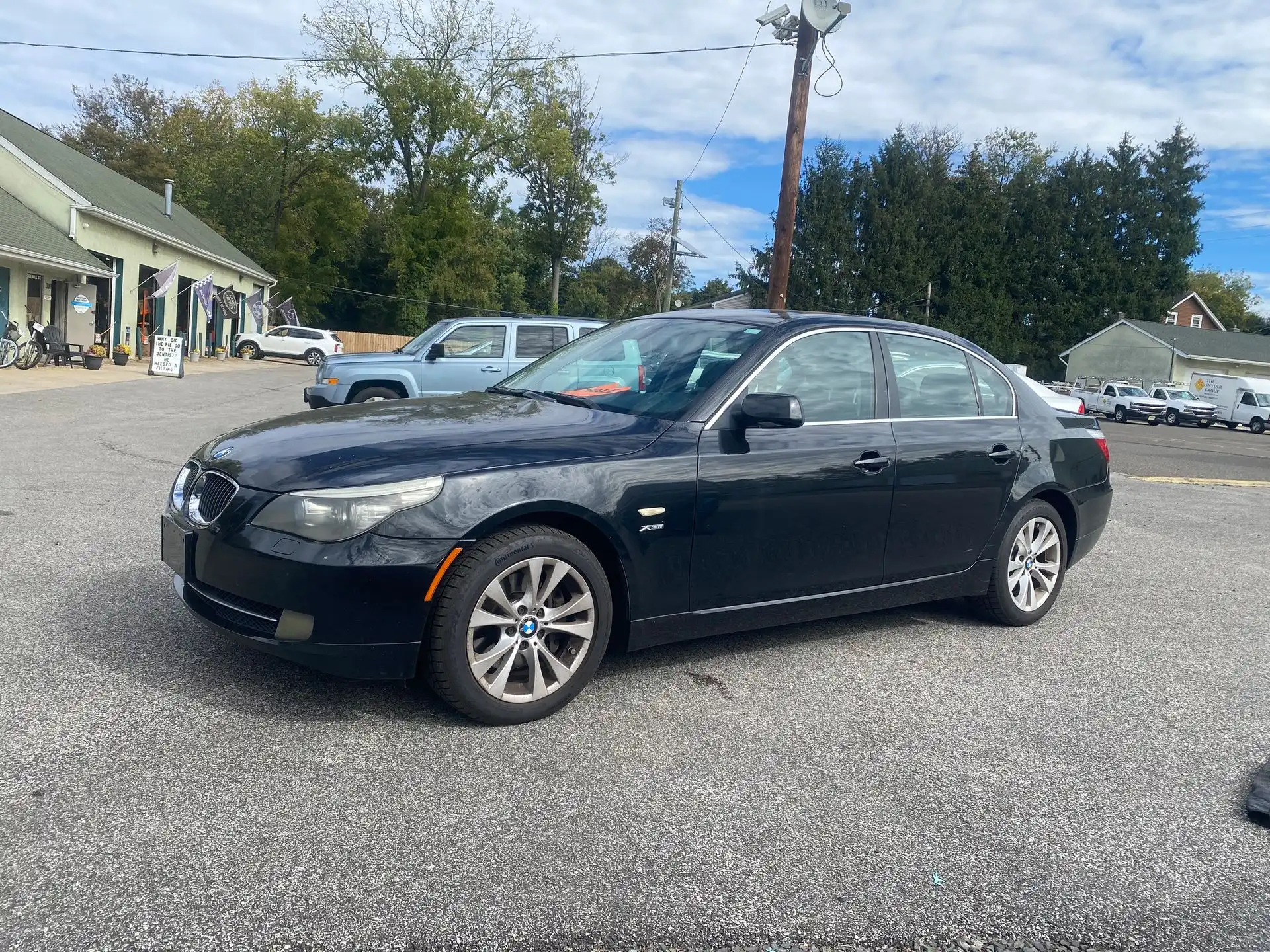 2010 BMW 5 Series 535i xDrive Sedan's photo