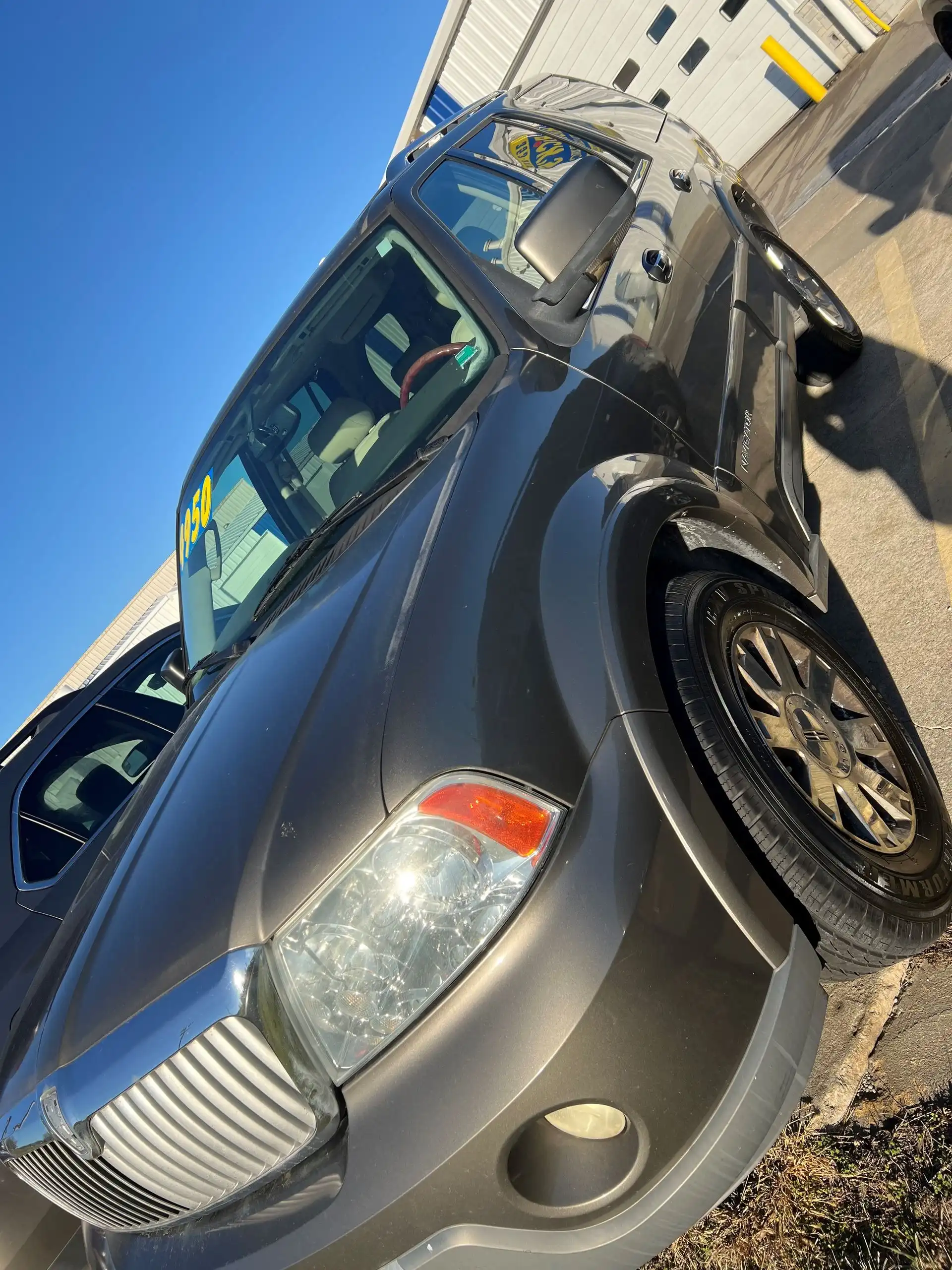 2004 Lincoln Navigator's photo