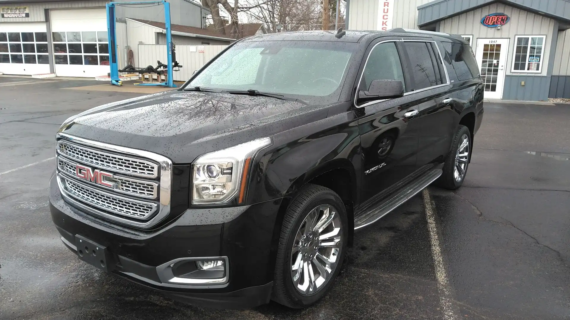 2015 GMC Yukon 4WD SLE's photo