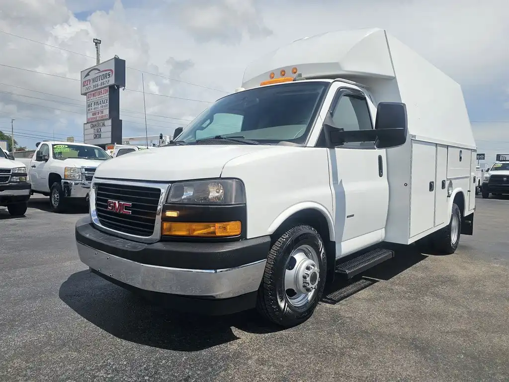 2018 GMC Savana 3500 139" WB's photo