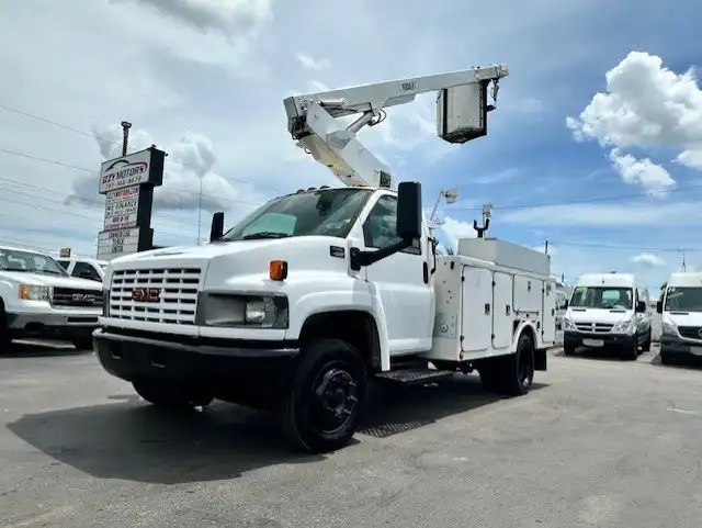 2005 GMC TopKick's photo