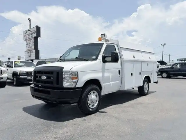 2014 Ford E-Series SRW E-350 Super Duty 138 in WB's photo