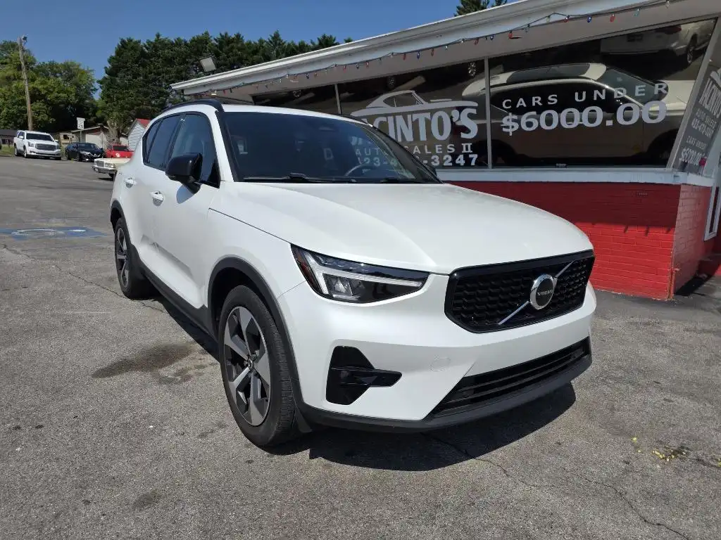 2023 Volvo XC40 B5 Plus Dark AWD's photo