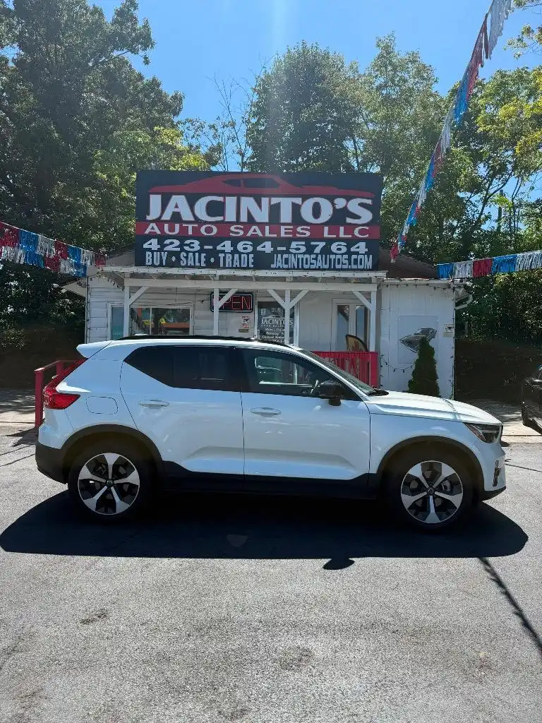 2023 Volvo XC40 B5 Plus Dark AWD's photo