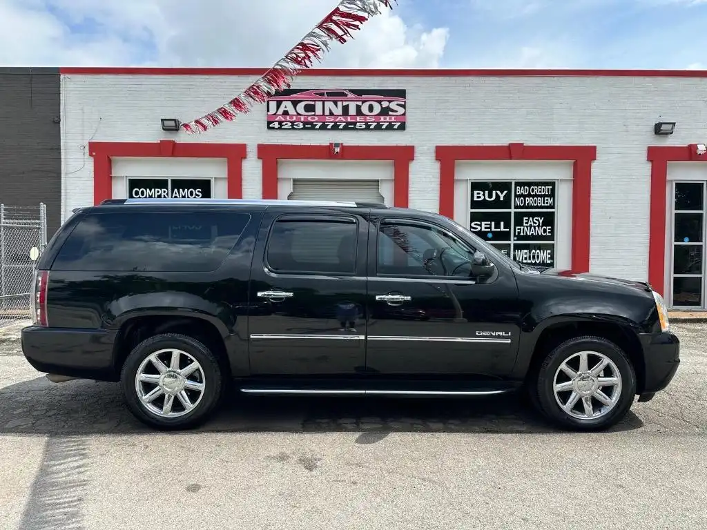 2013 GMC Yukon Denali 2WD's photo