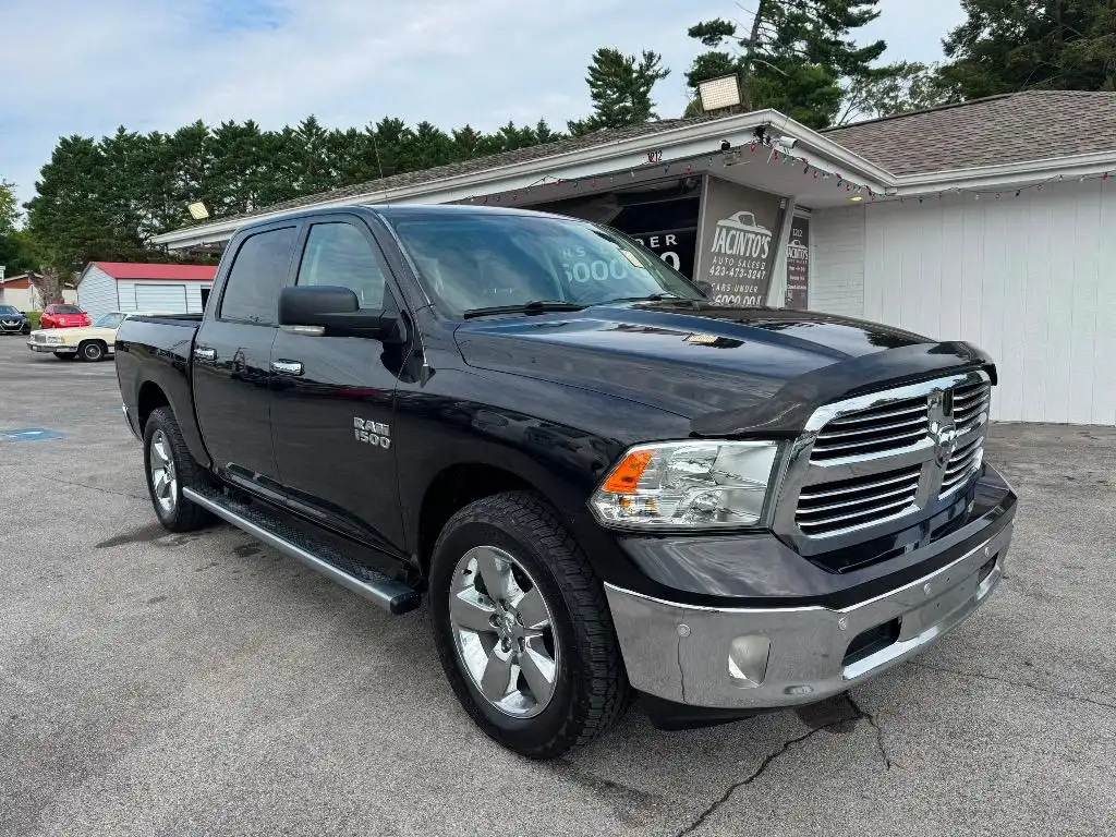 2017 RAM 1500 Big Horn 4x4 Crew Cab 5'7's photo