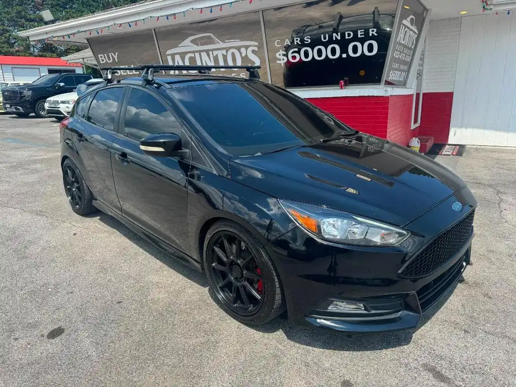 2017 Ford Focus 5 Door Hatch ST's photo