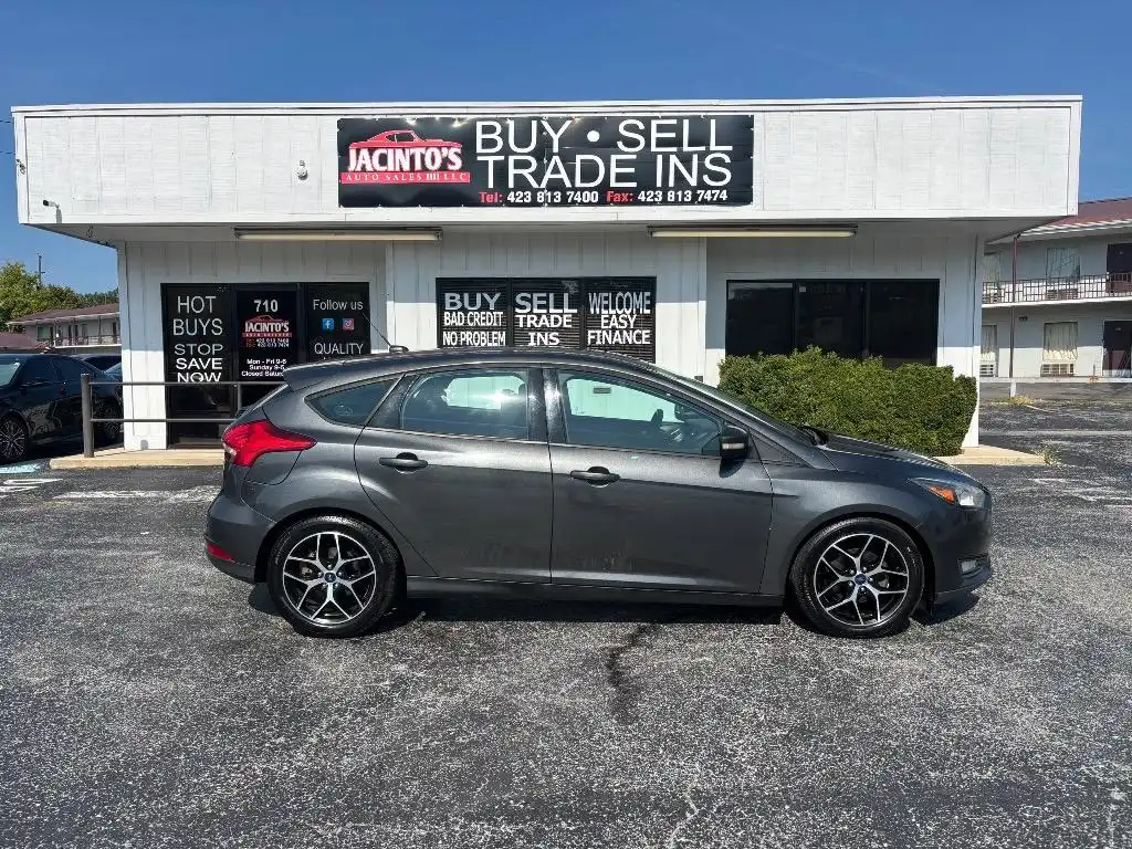 2017 Ford Focus SEL Hatchback 5-Door's photo