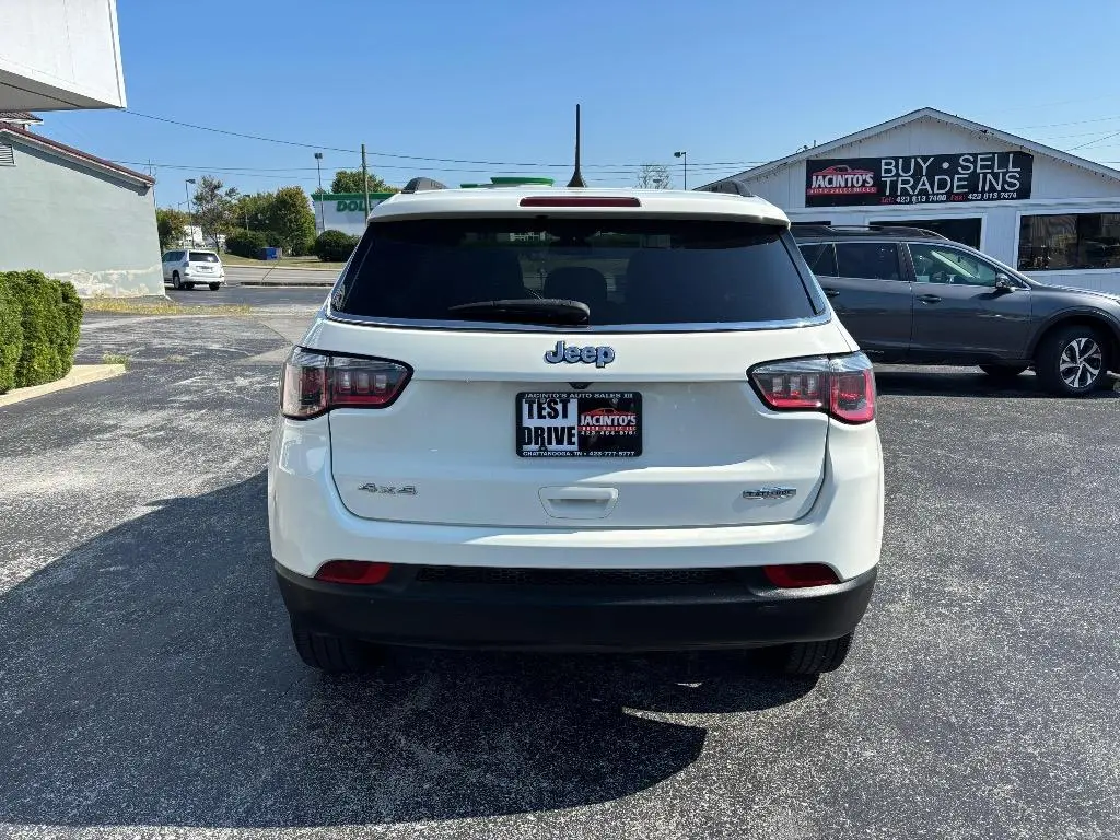 2018 Jeep Compass Latitude 4WD photo 3