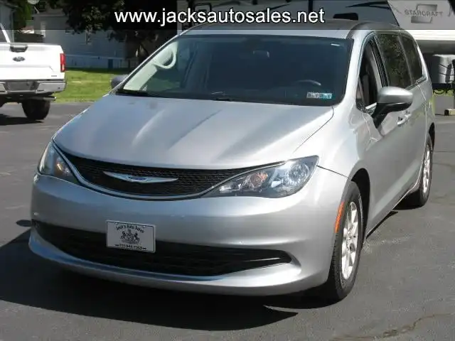 2020 Chrysler Voyager LX's photo