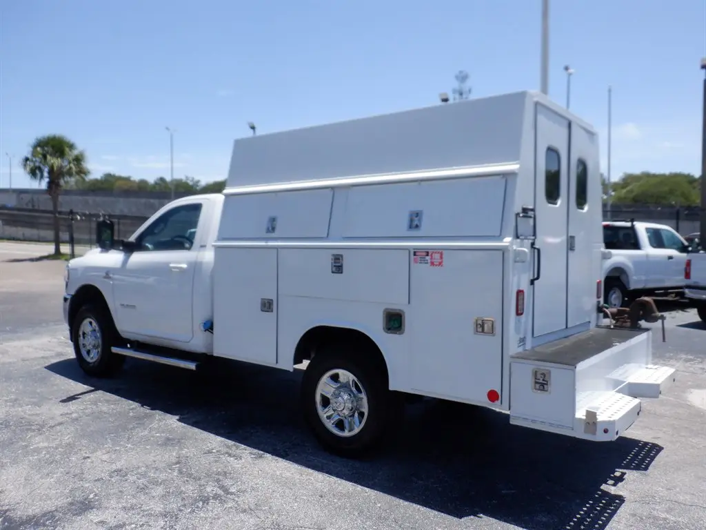 2021 RAM 3500 undefined photo 3