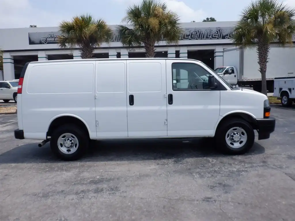 2023 Chevrolet Express 2500 Work Van HD's photo
