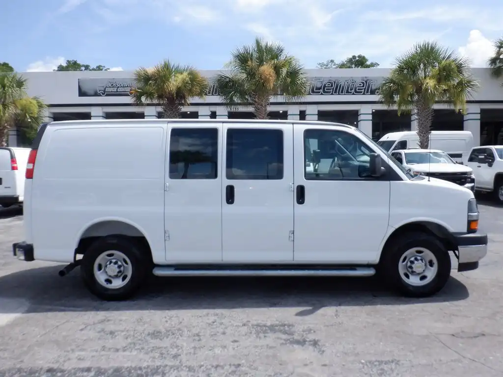 2025 Chevrolet Express Work Van HD 2500's photo