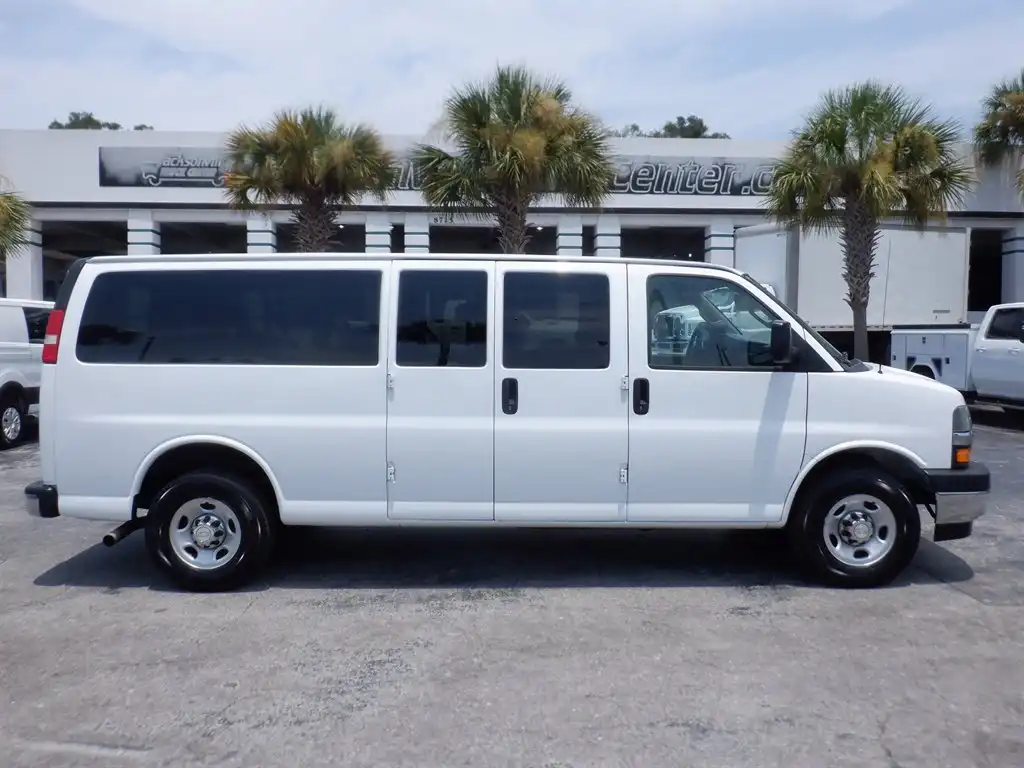 2020 Chevrolet Express 3500 LT Extended's photo