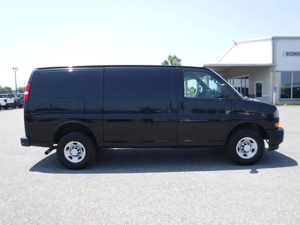 2021 Chevrolet Express 2500 Work Van HD's photo