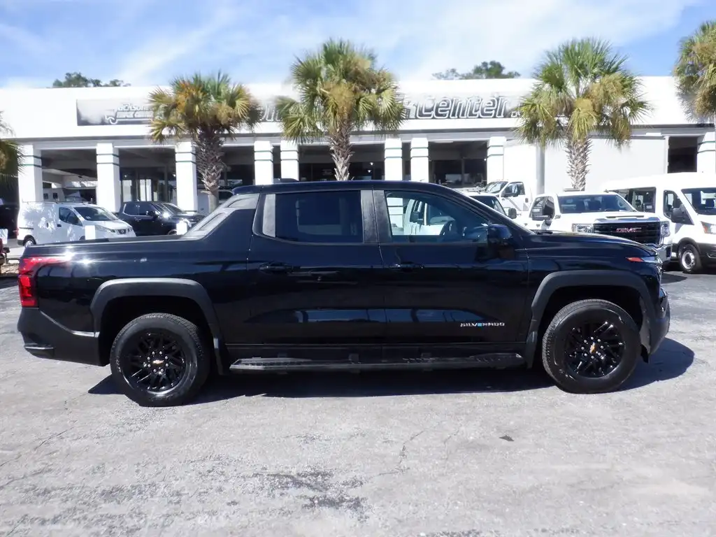 2024 Chevrolet Silverado EV Work Truck 3WT's photo