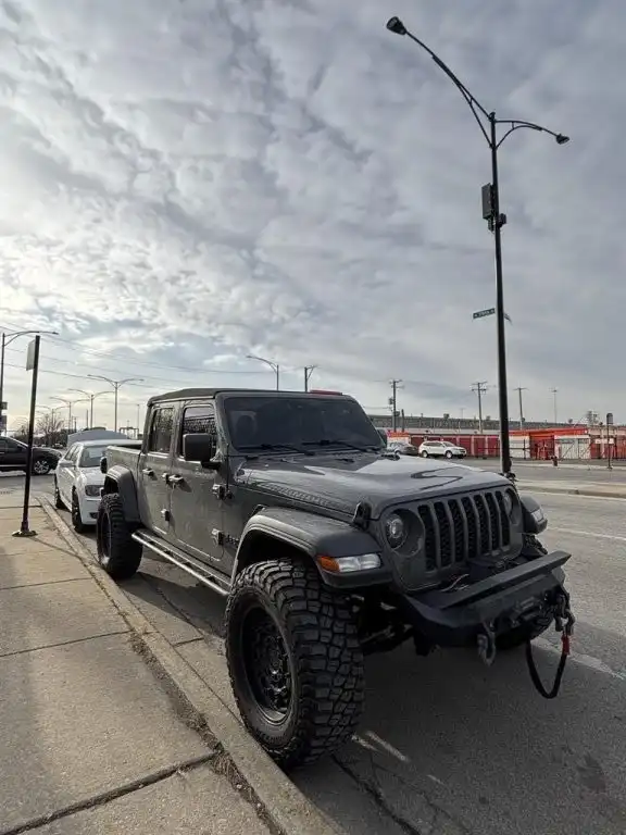 2020 Jeep Gladiator Sport S's photo