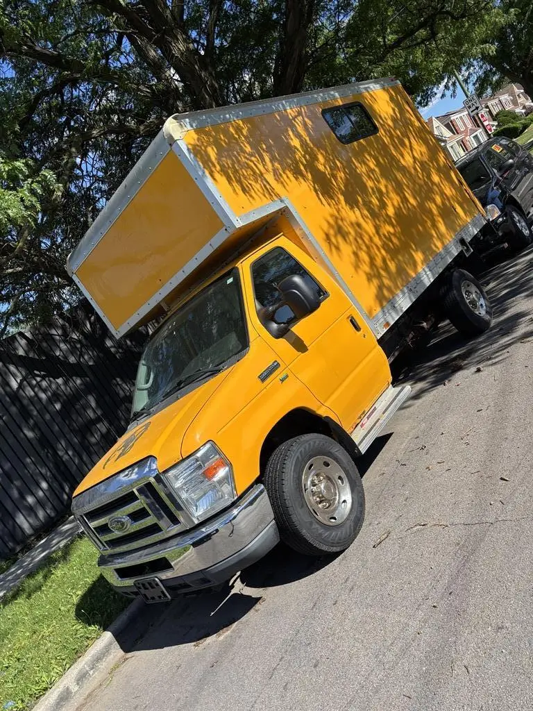2012 Ford E-Series E350 Super Duty Cutaway Van photo 3