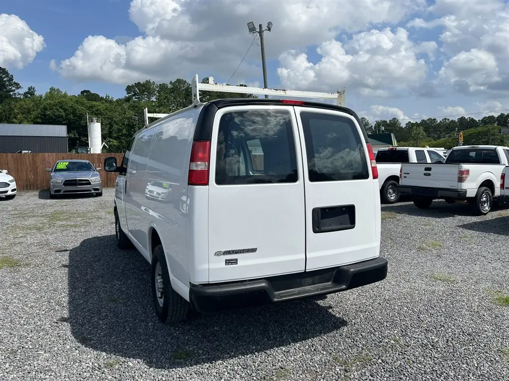 2017 Chevrolet Express 2500 Work Van HD photo 3