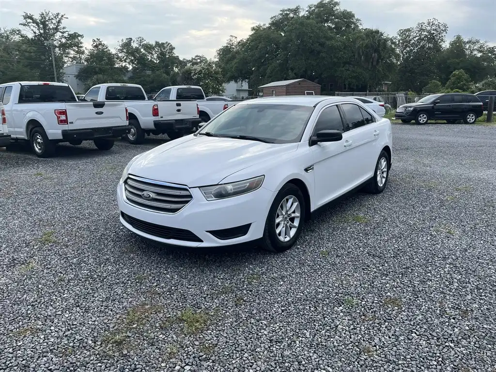 2014 Ford Taurus SE FWD's photo