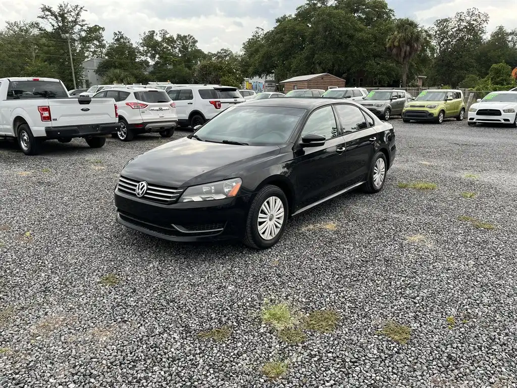 2014 Volkswagen Passat 1.8T S DSG PZEV's photo
