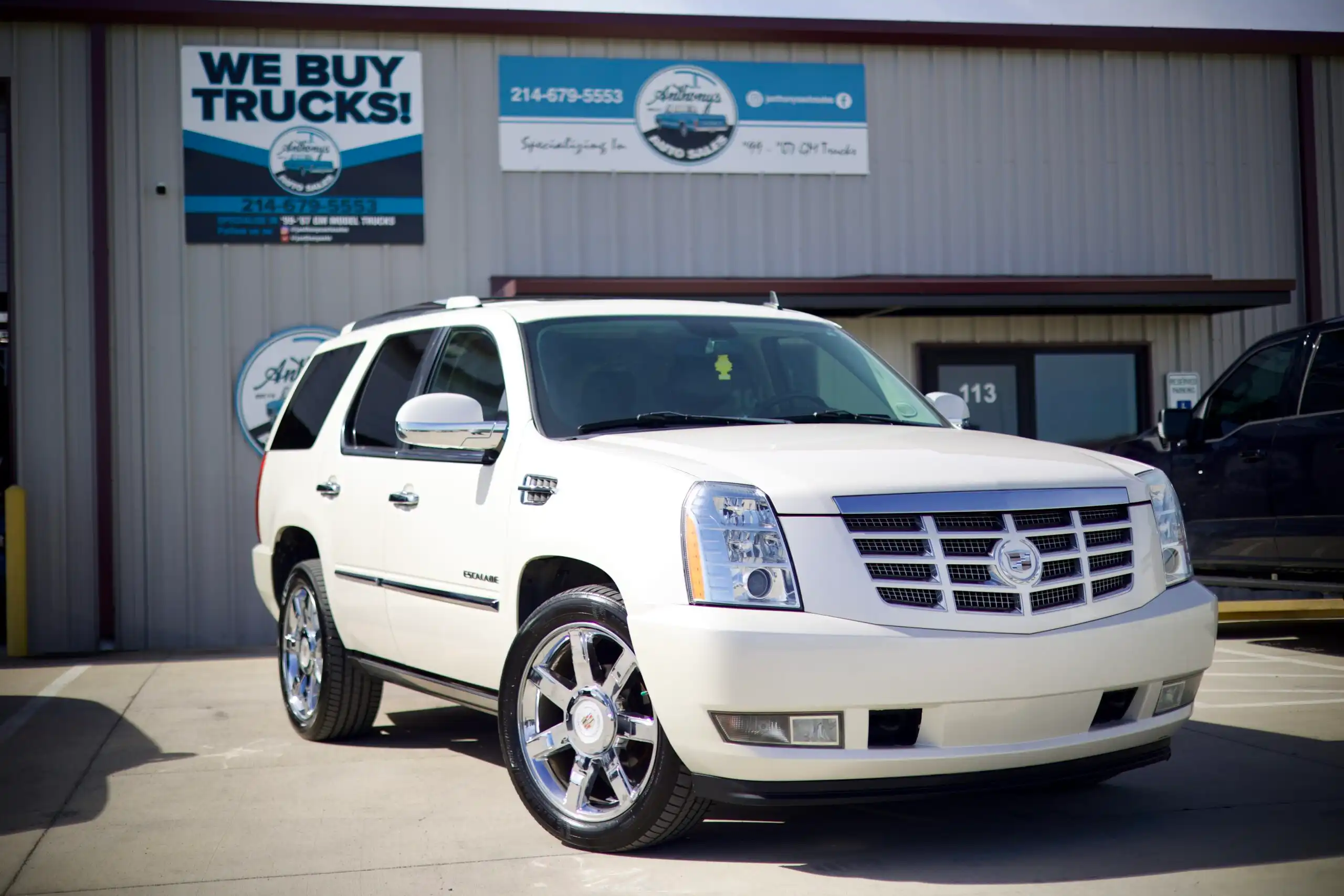 2011 Cadillac Escalade AWD Premium's photo