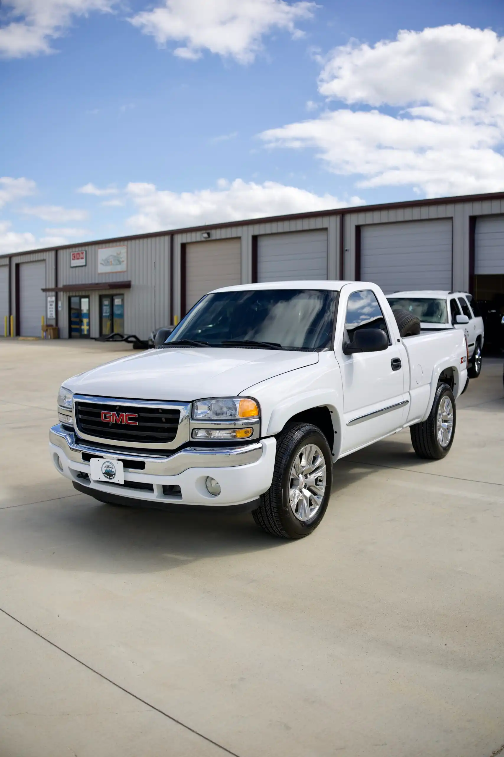 2006 GMC Sierra 4WD Regular Cab 8-ft SLE1's photo