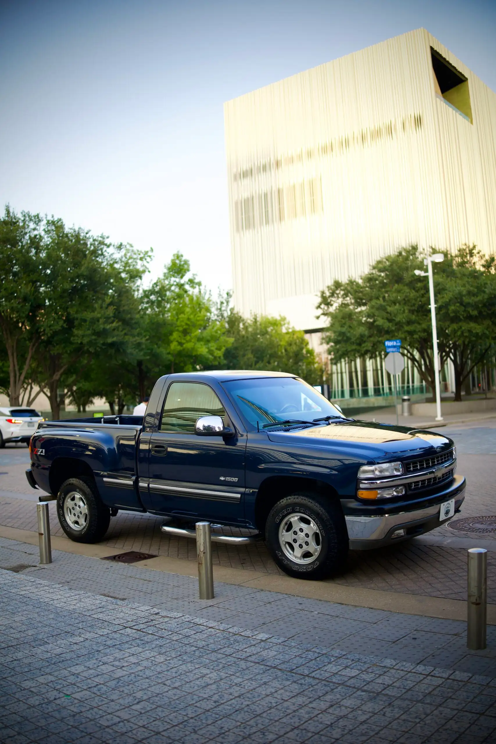 2002 Chevrolet Silverado 1500 4WD Regular Cab SWB LS's photo