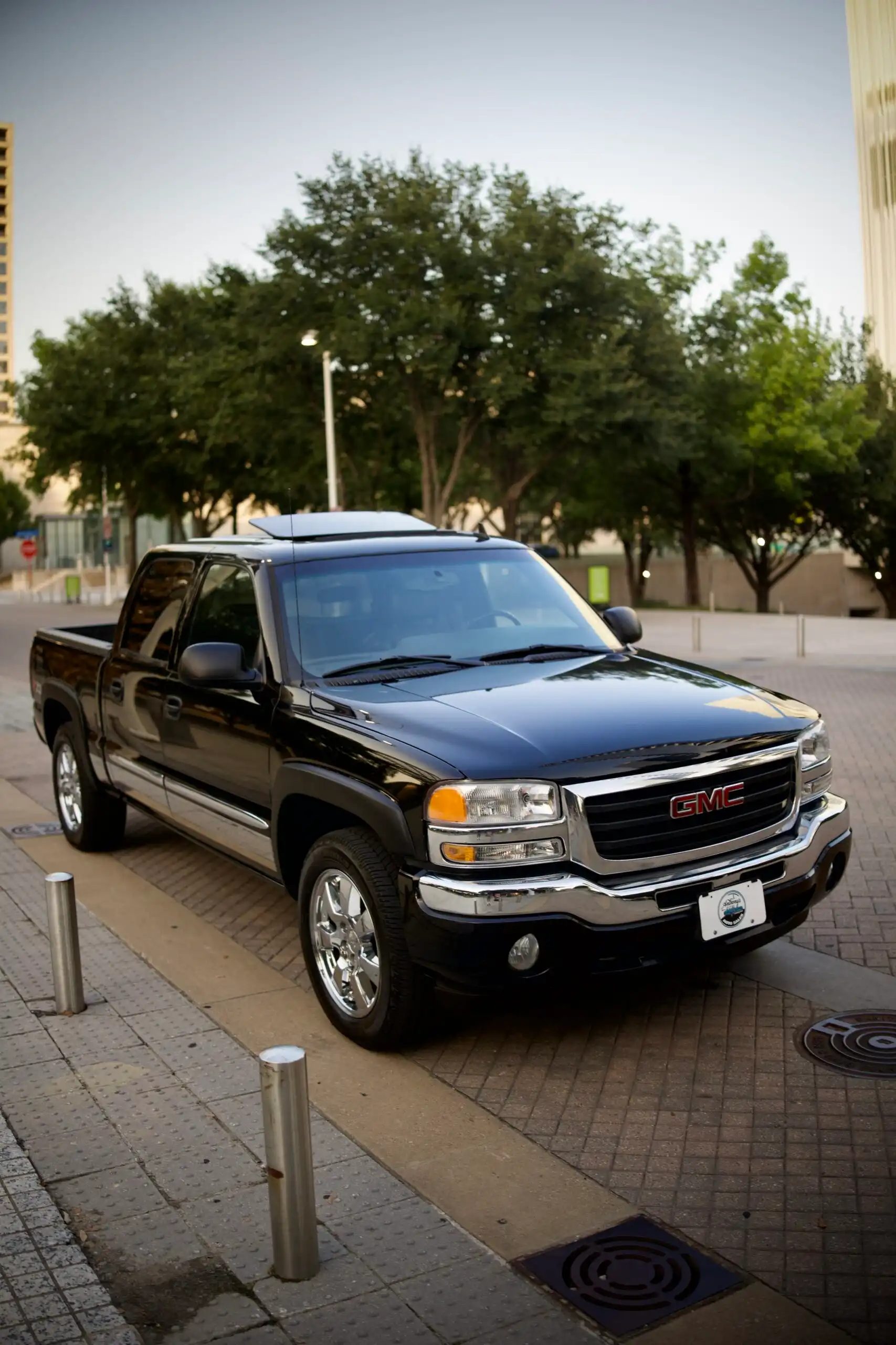 2006 GMC Sierra 4WD Crew Cab 5 1/2-ft SLT's photo