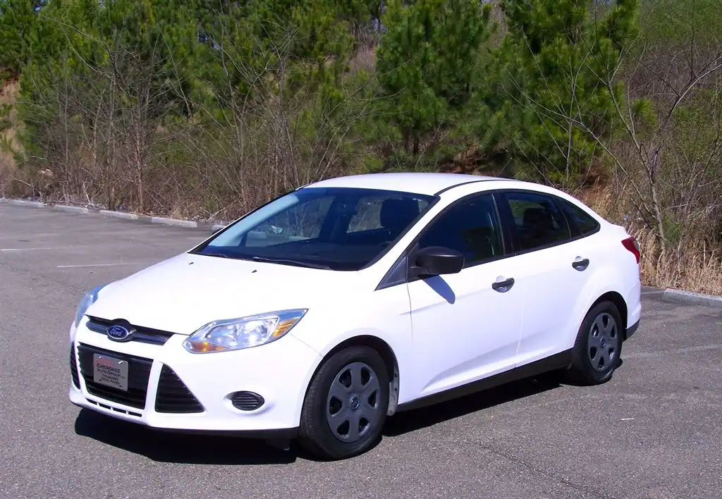 2013 Ford Focus Sedan S's photo