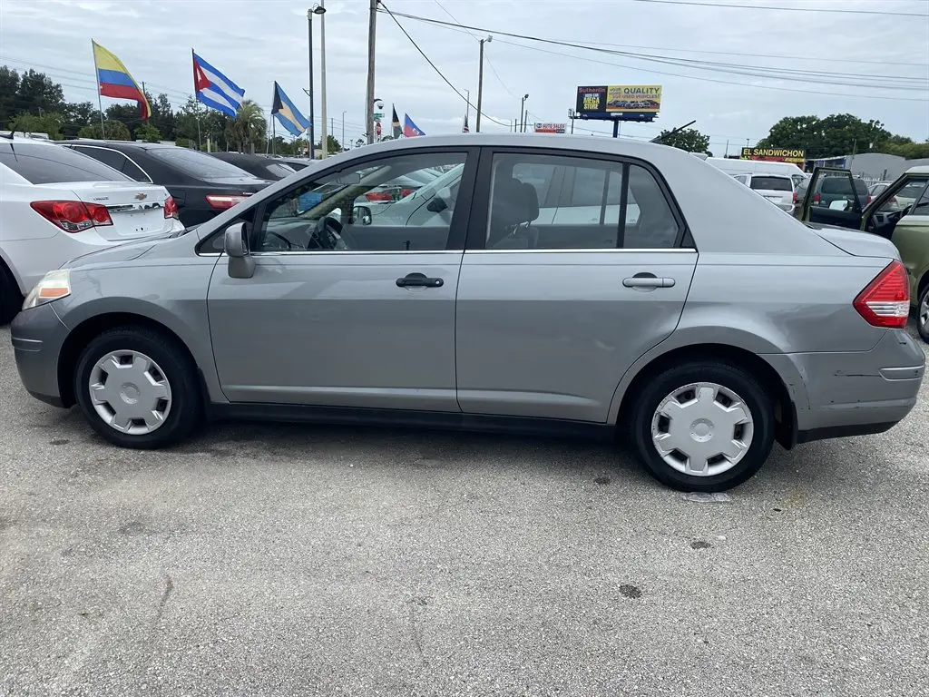 2008 Nissan Versa 1.8 S Auto photo 3