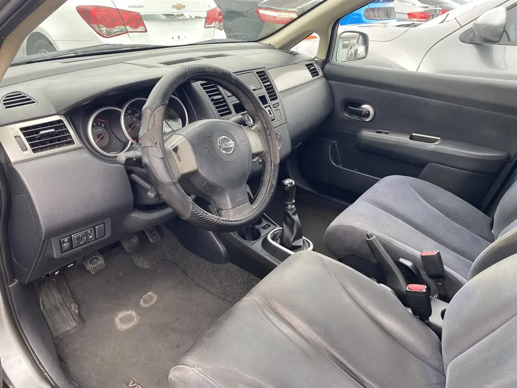 2008 Nissan Versa 1.8 S Auto photo 4