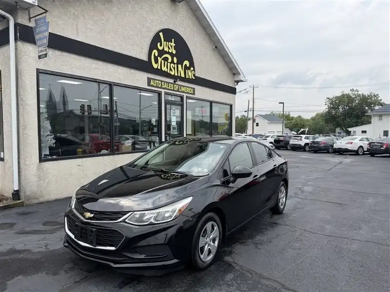 2017 Chevrolet Cruze LS Auto's photo