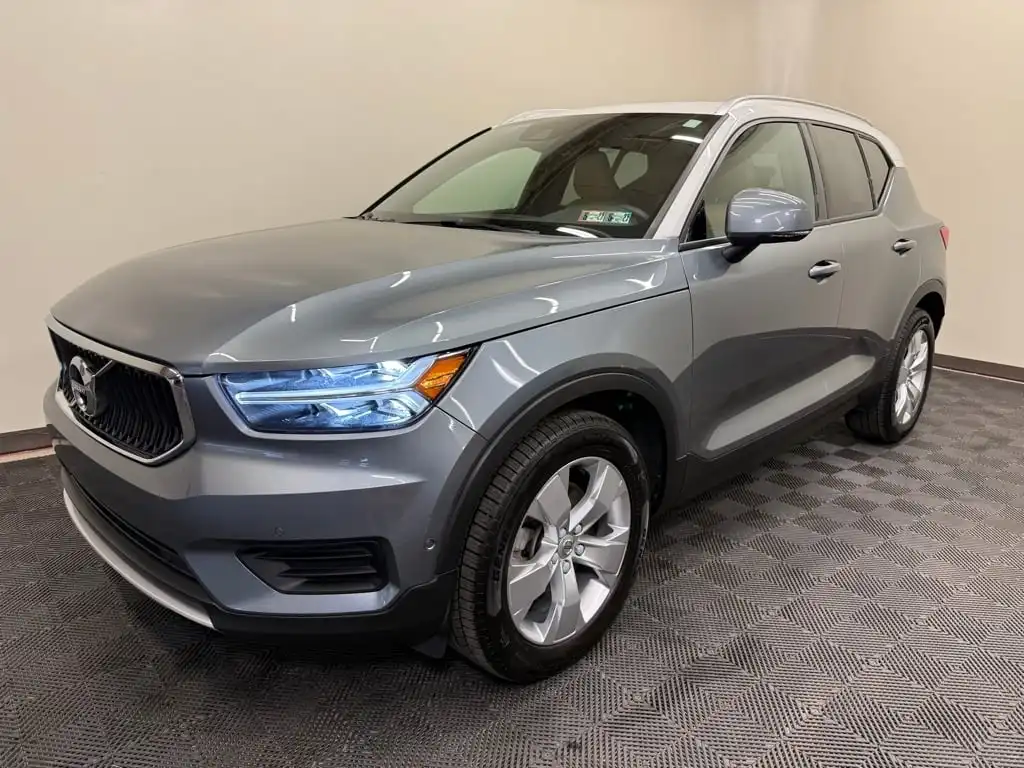 2019 Volvo XC40 T5 Momentum AWD's photo