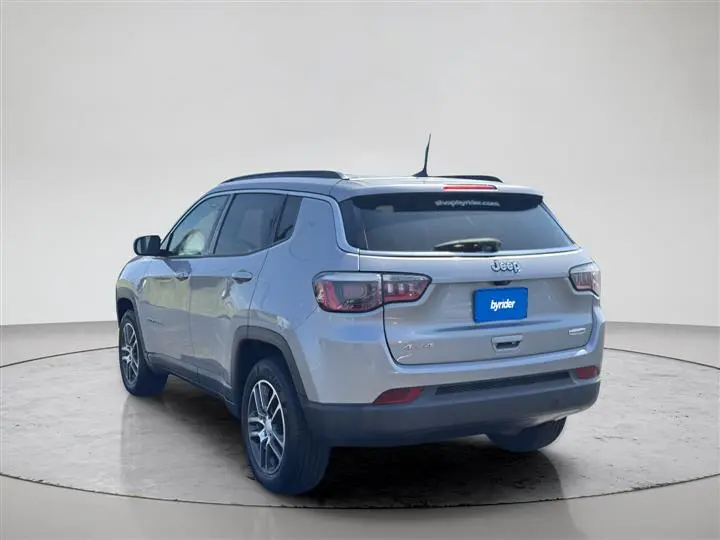 2019 Jeep Compass Latitude 4X4 photo 3