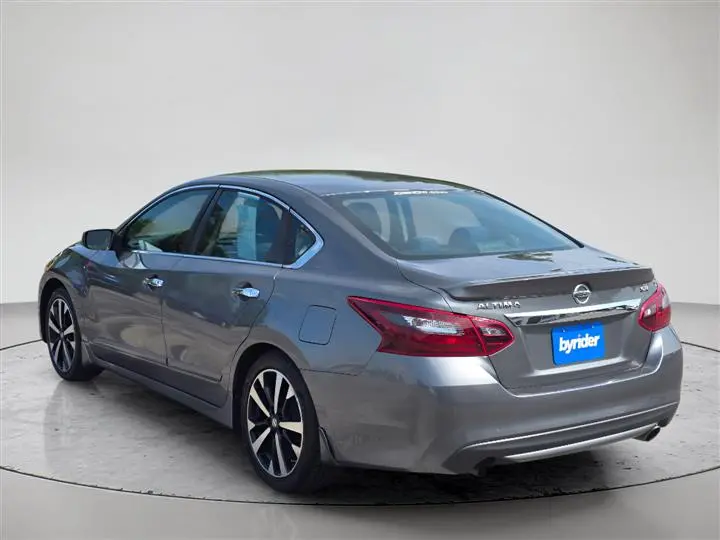 2018 Nissan Altima 2.5 SR photo 3
