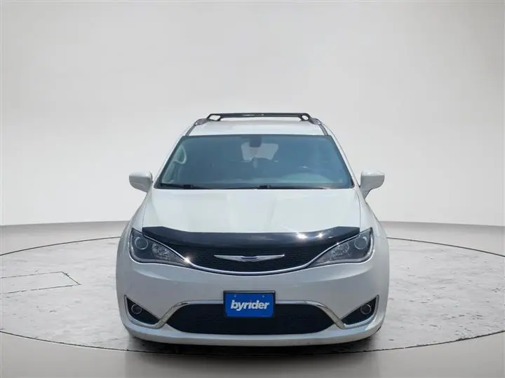2018 Chrysler Pacifica Touring L photo 5