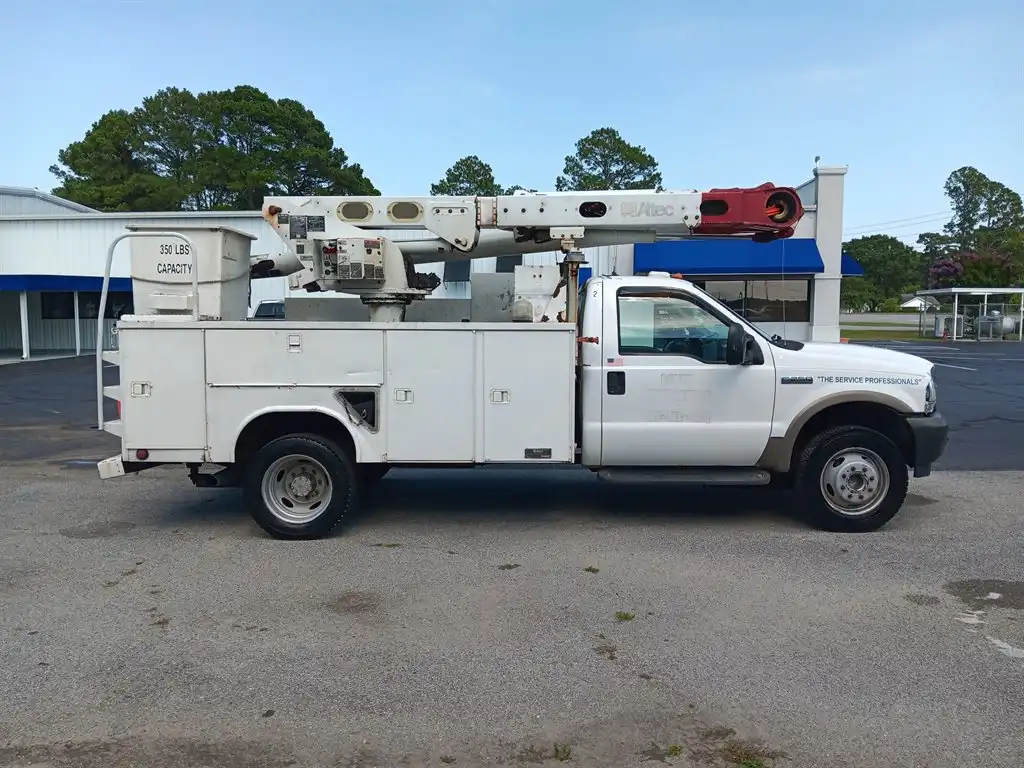 2004 Ford F-550's photo