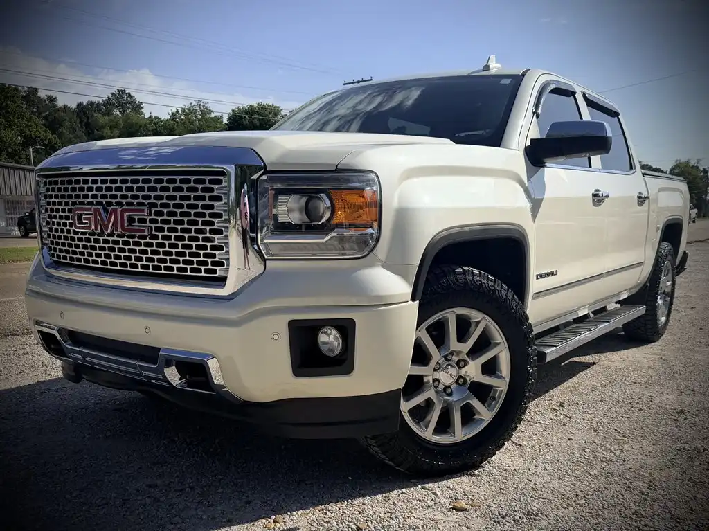 2015 GMC Sierra 4WD Crew Cab Short Box's photo