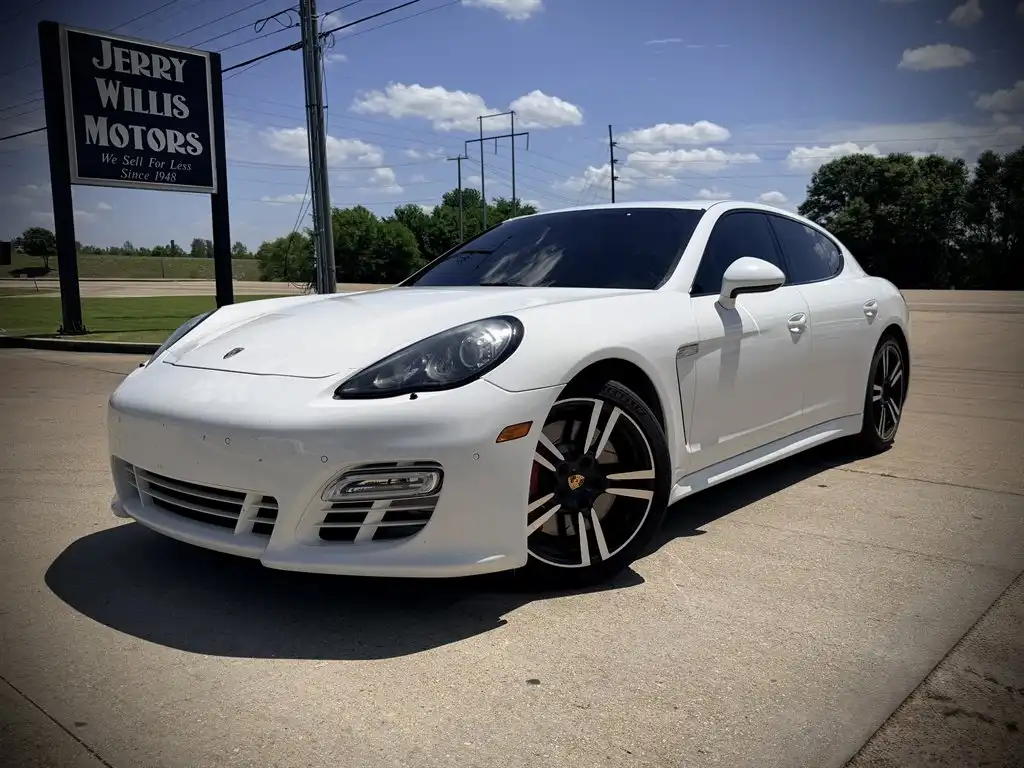2013 Porsche Panamera GTS's photo