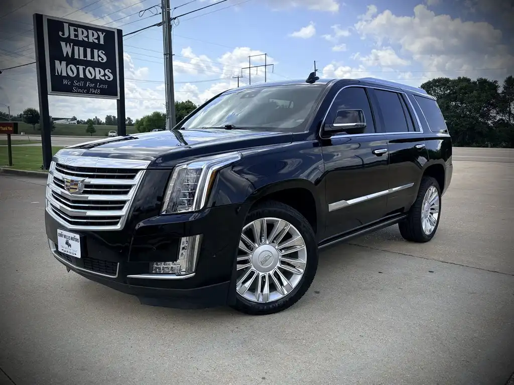 2017 Cadillac Escalade AWD Platinum's photo