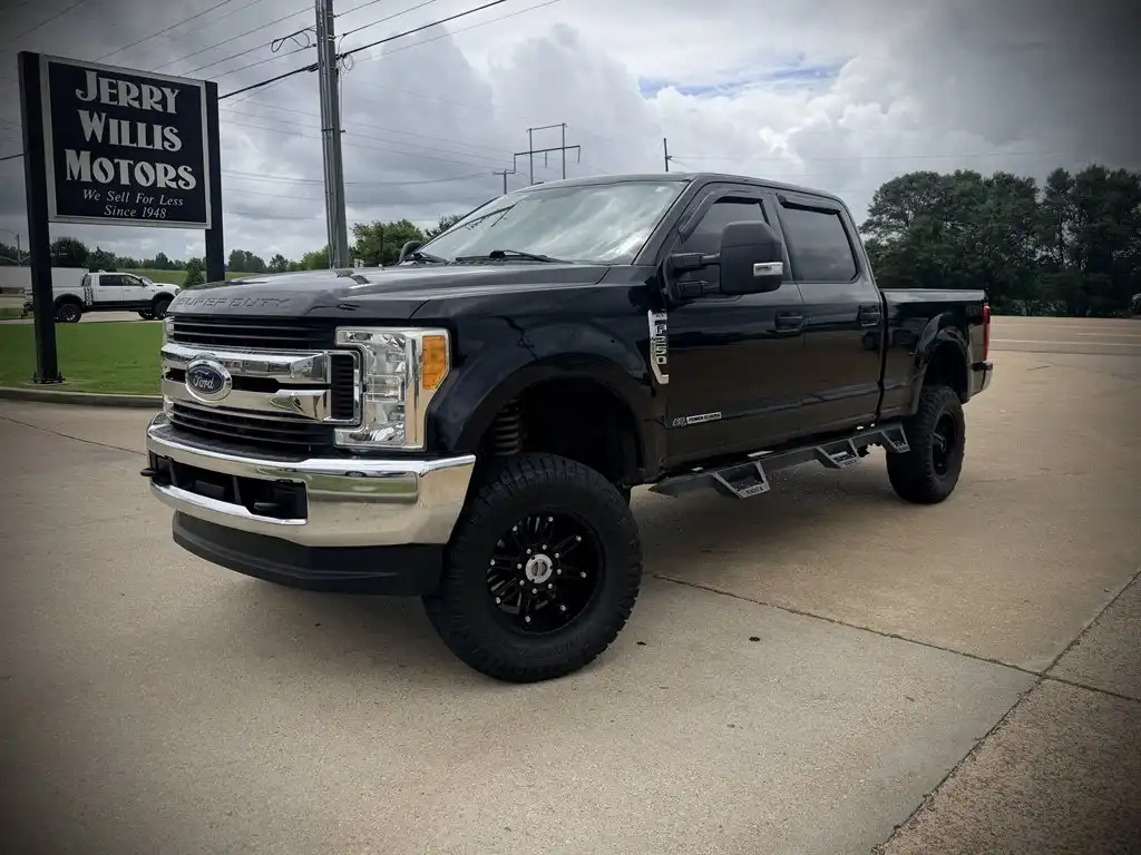 2017 Ford F-250 XLT 4x4 Crew Cab 6-3/4' Box's photo