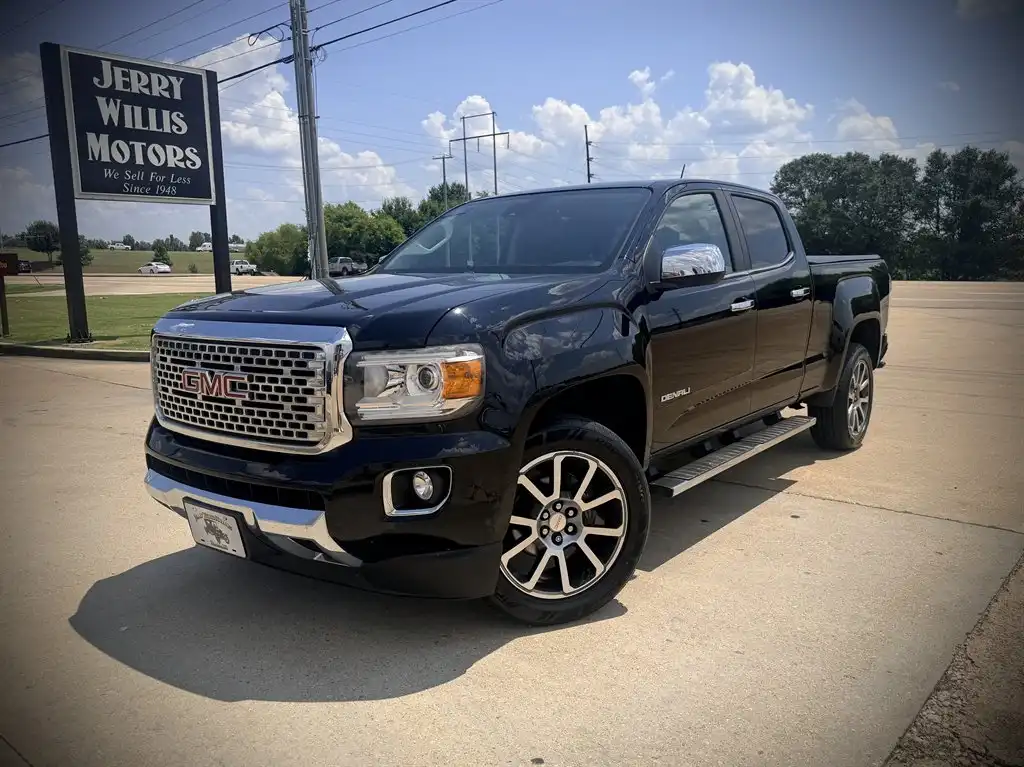 2017 GMC Canyon Denali 4x4 Crew Cab Short Box's photo