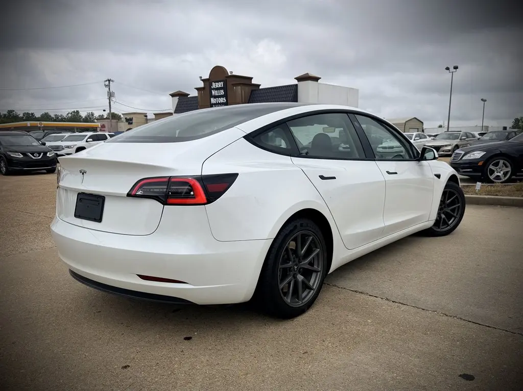 2023 Tesla Model 3 Base photo 3